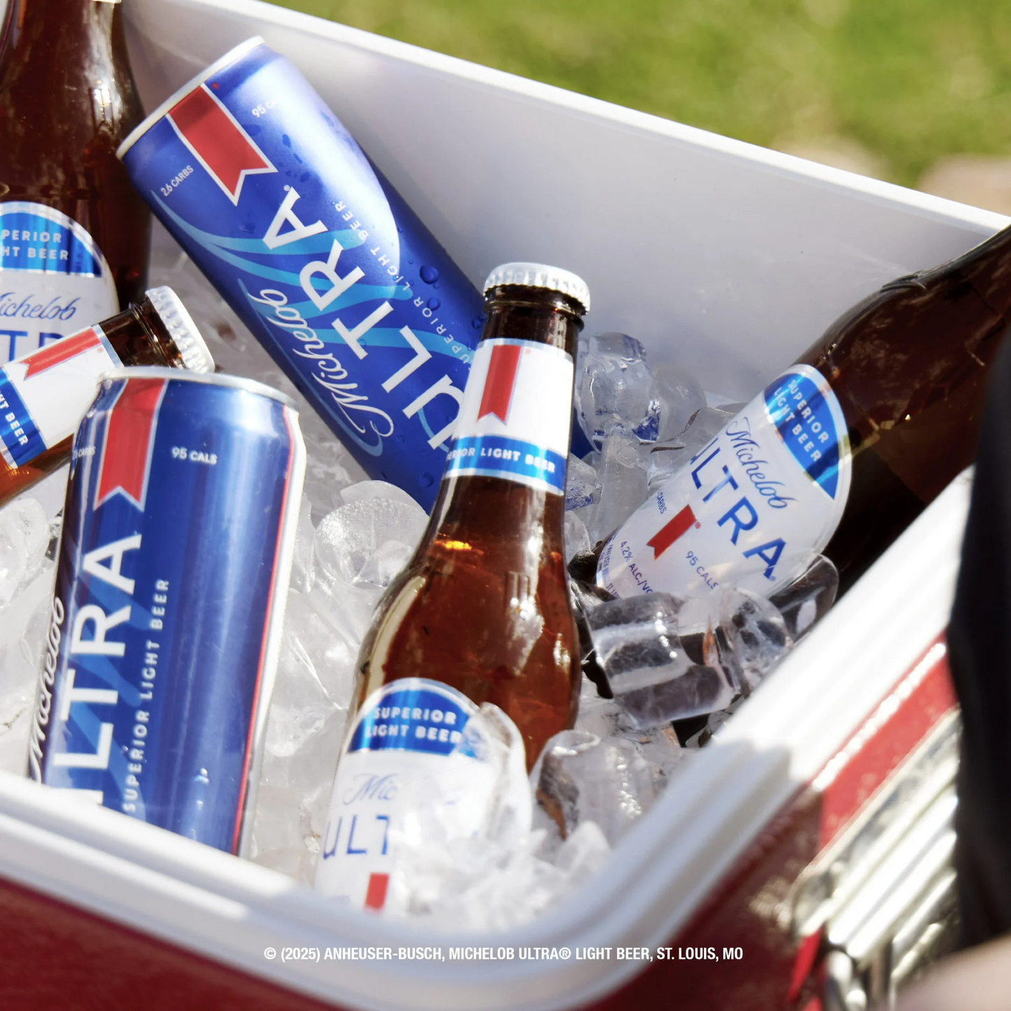 Michelob Ultra Superior Light American Lager Beer, Aluminum Bottle – 473 mL