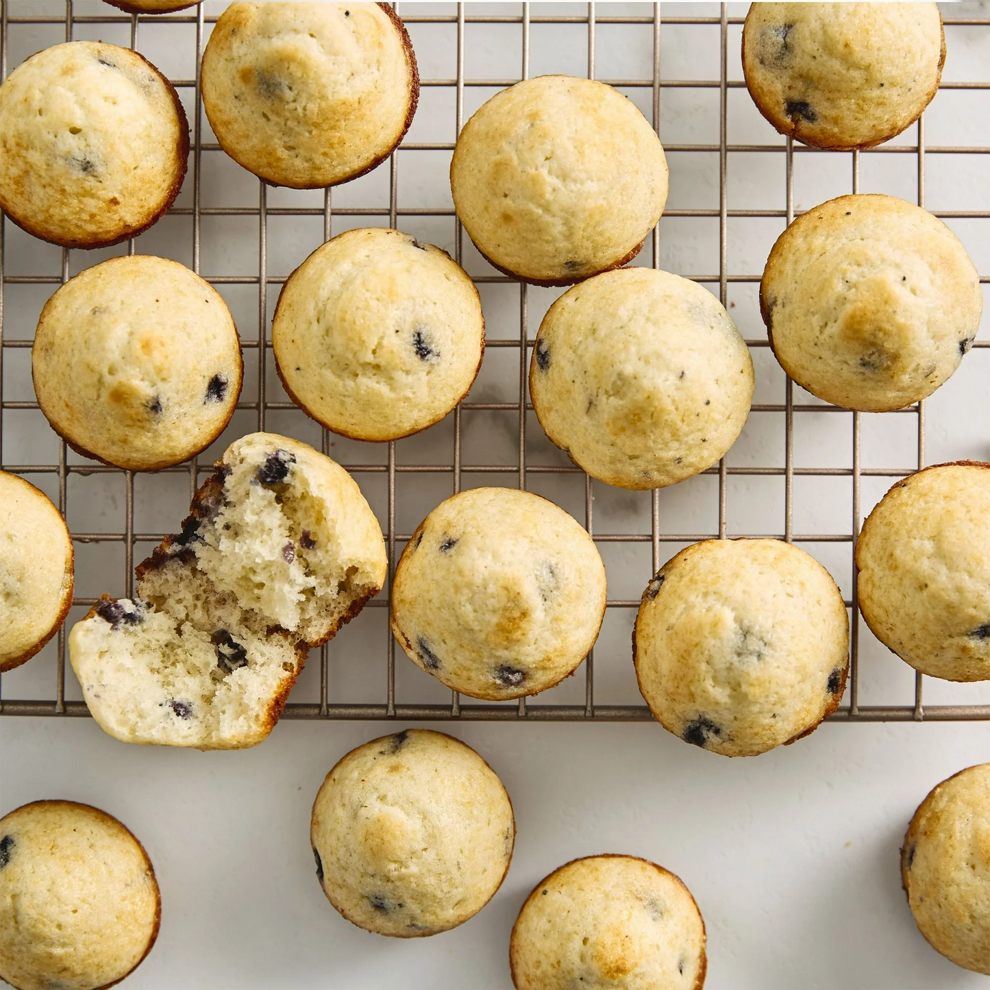 Betty Crocker Wild Blueberry Muffin and Quick Bread Mix – 479 g