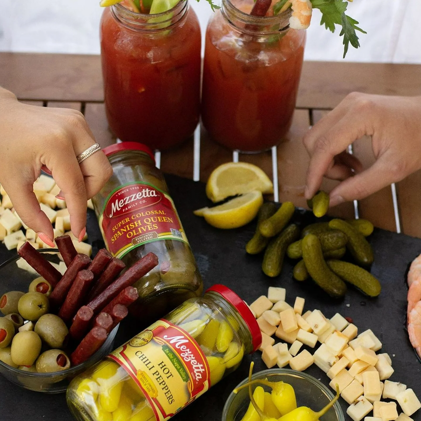 Mezzetta Hot Chili Peppers – 473 mL