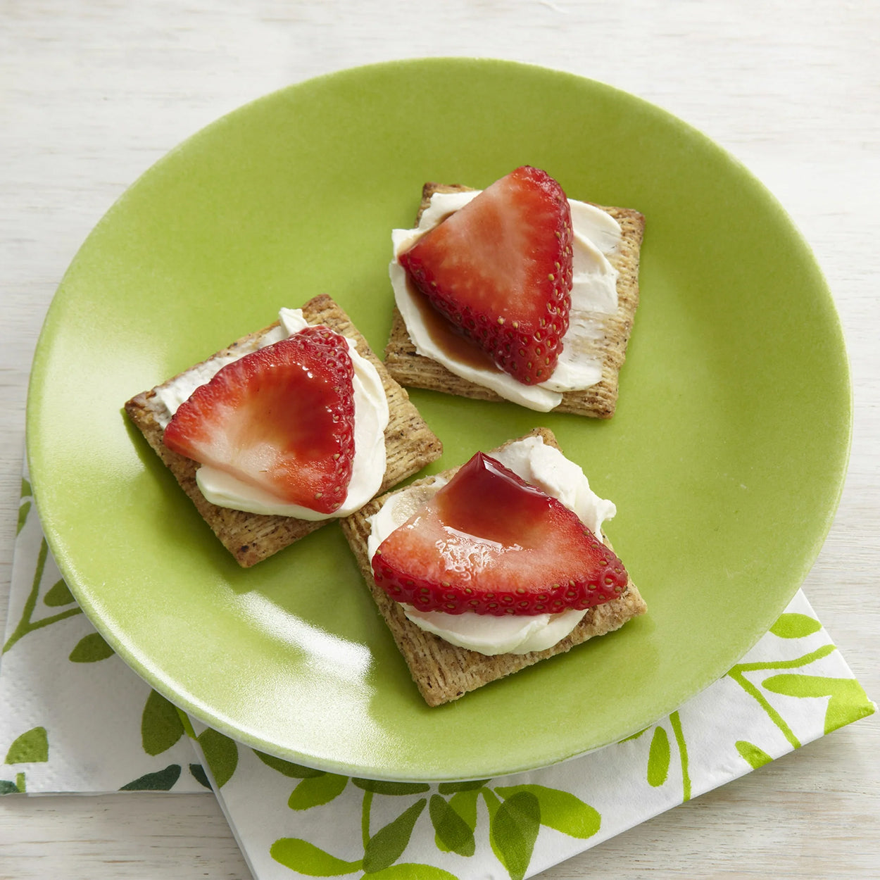 Triscuit Cracker Balsamic Vinegar & Basil Whole Grain Wheat – 240 g (8.5 oz)